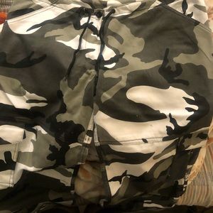 Camo Pants w drawstring ankles